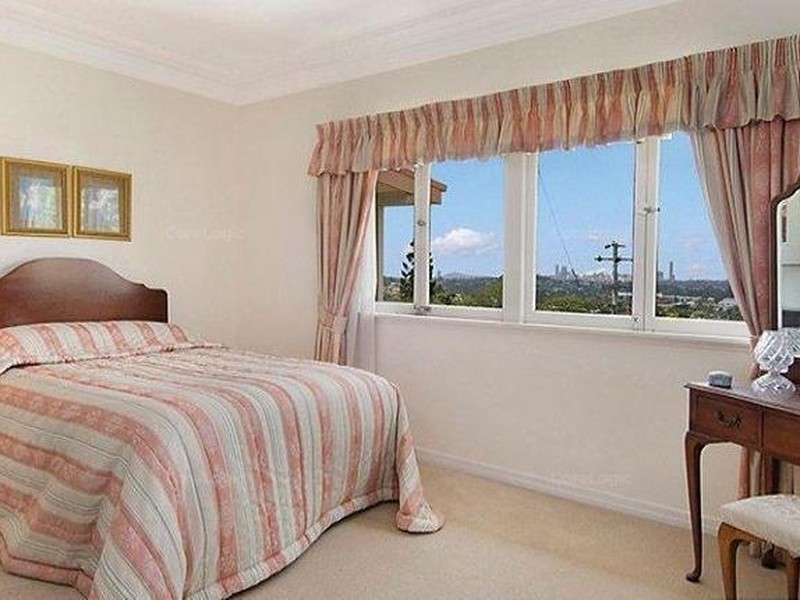 11 Wilgarning Street, Stafford Heights QLD 4053