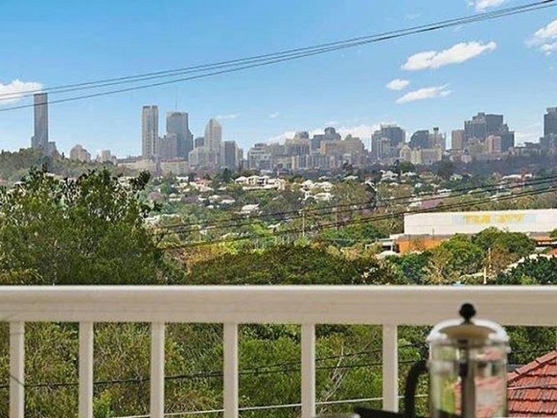 11 Wilgarning Street, Stafford Heights QLD 4053