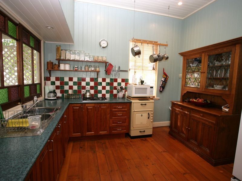 2 Fairleigh Street, Windsor QLD 4030