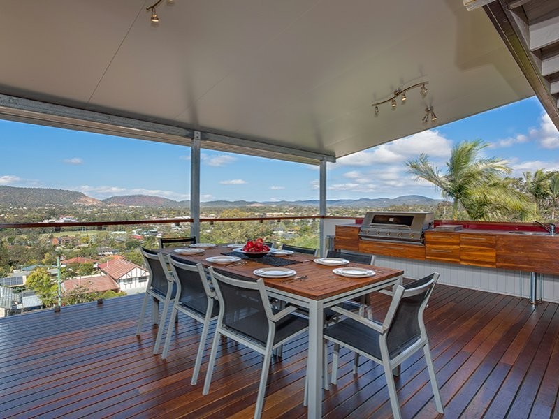 1088 South Pine Road, Everton Hills QLD 4053