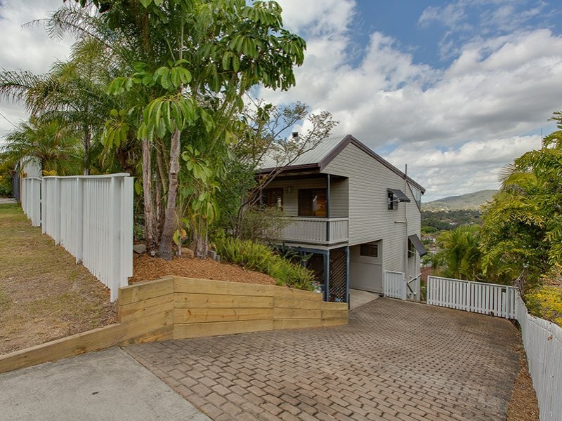 1088 South Pine Road, Everton Hills QLD 4053