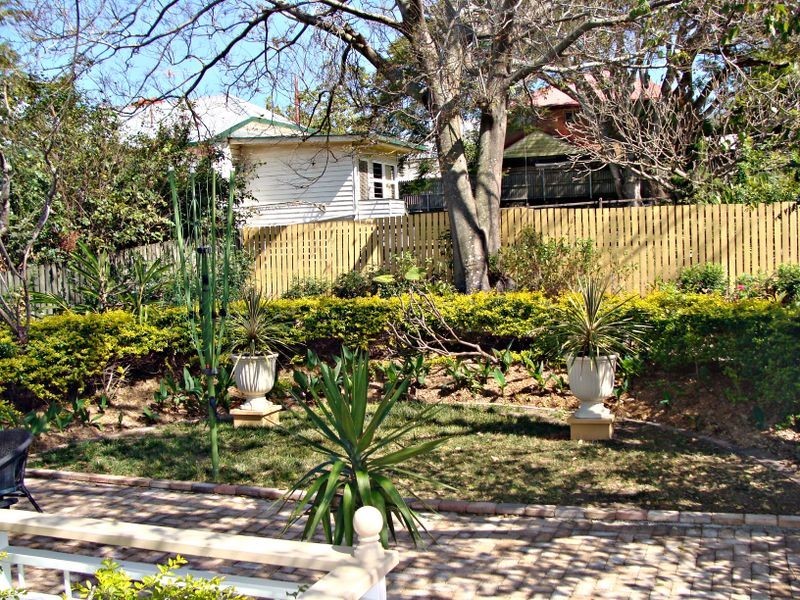 64 McLennan Street, Albion QLD 4010