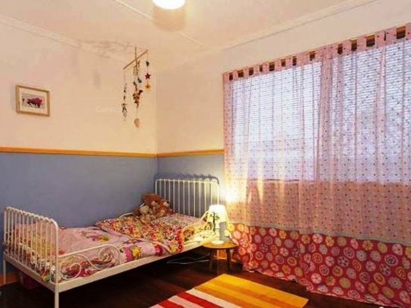 6 Ormeley Street, Stafford Heights QLD 4053