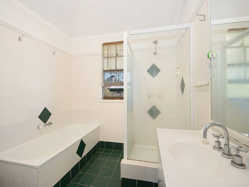 17 Oakwal Terrace, Windsor QLD 4030