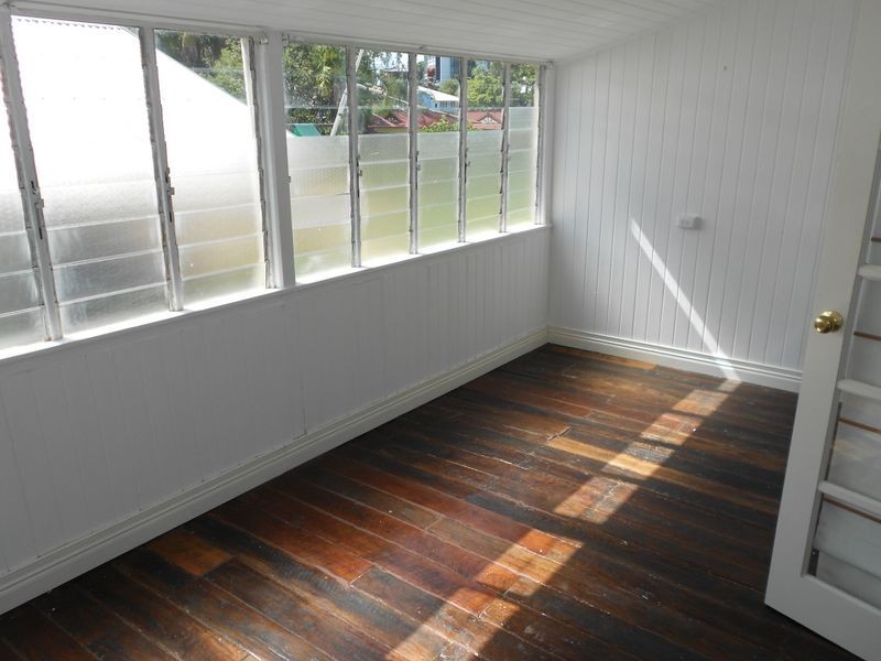 18 Stoneleigh Street, Albion QLD 4010