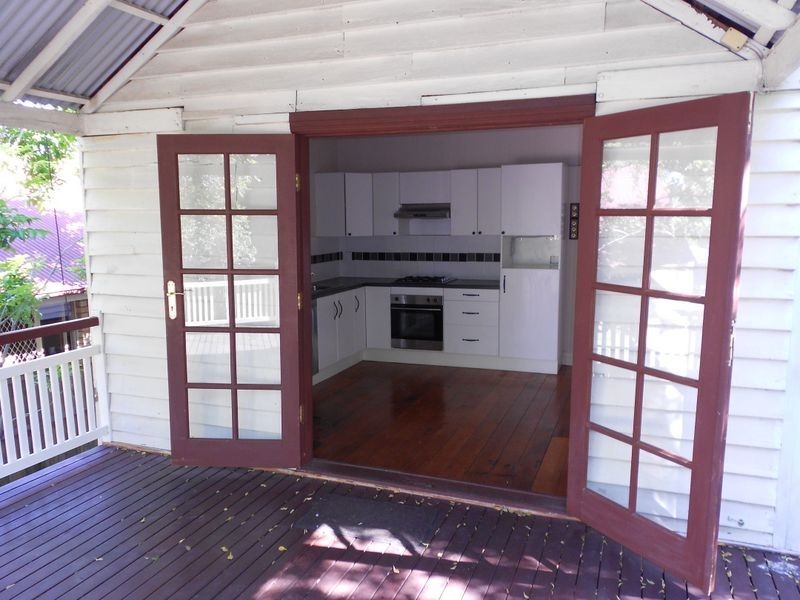 18 Stoneleigh Street, Albion QLD 4010