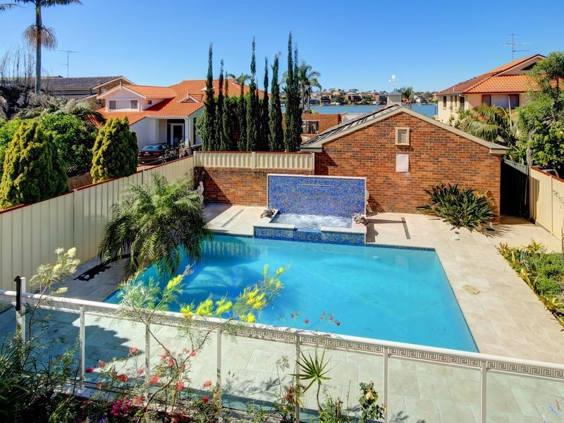 8 Carlton Crescent, Kogarah Bay NSW 2217