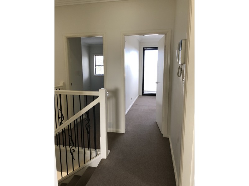 2/50 Clarendon Road, Peakhurst NSW 2210