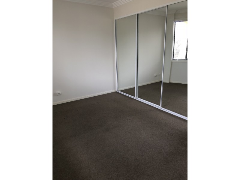 2/50 Clarendon Road, Peakhurst NSW 2210