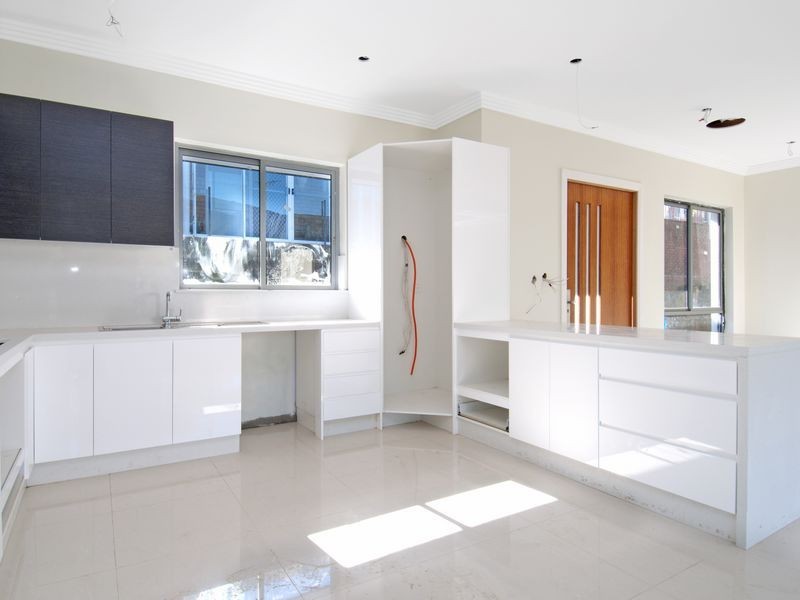 2/103 Ogilvy Street, Peakhurst NSW 2210