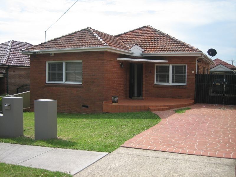 14 Vivienne Street, Kingsgrove NSW 2208