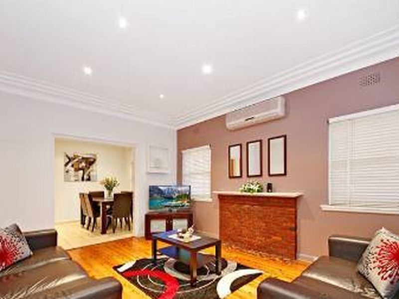 14 Vivienne Street, Kingsgrove NSW 2208