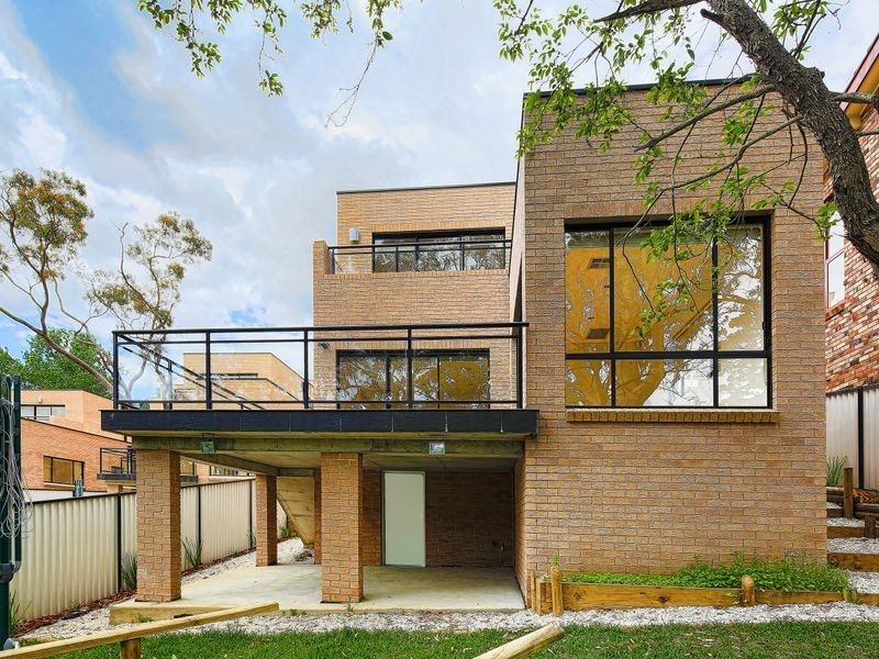 1/8 Charm Place, Peakhurst NSW 2210