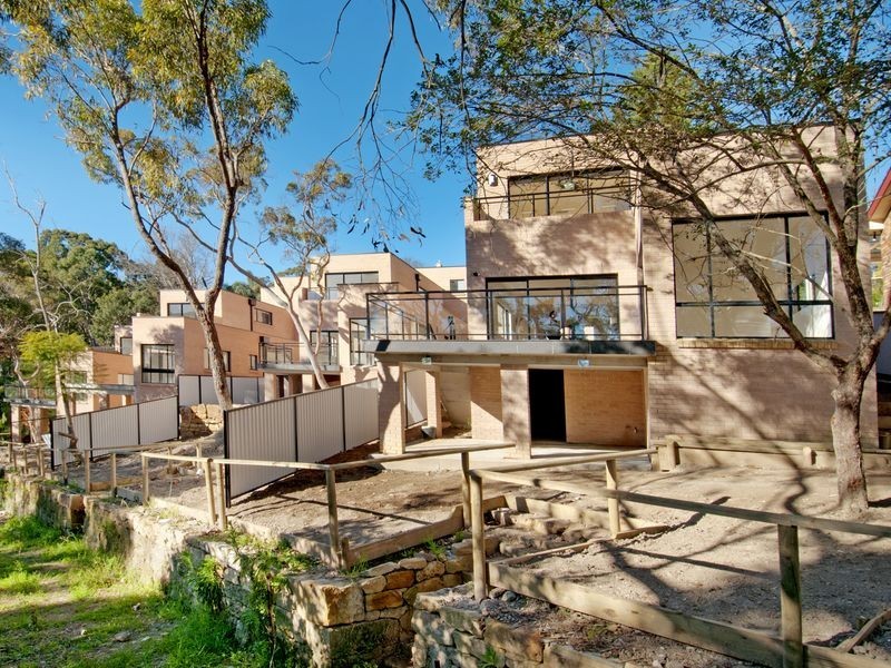 1/8 Charm Place, Peakhurst NSW 2210