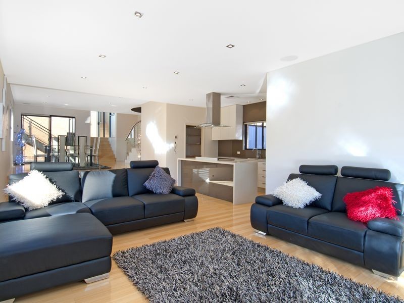 1/8 Charm Place, Peakhurst NSW 2210