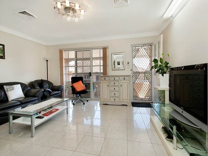 2/36 Clevedon Road, Hurstville NSW 2220