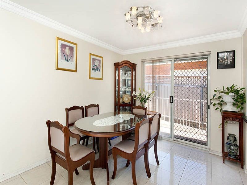 2/36 Clevedon Road, Hurstville NSW 2220