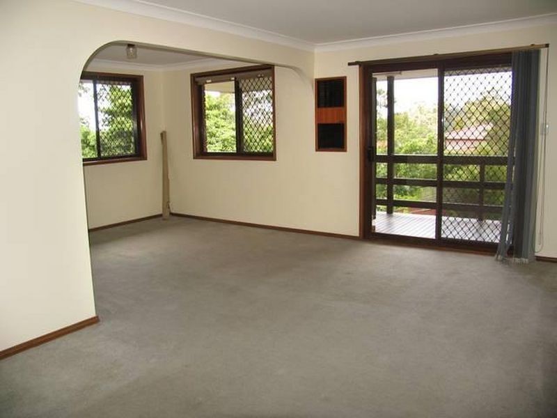 13 Woodcliffe Parade, Lugarno NSW 2210