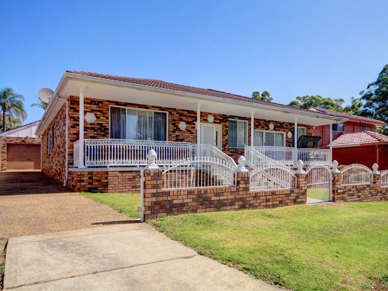 9 Clarendon Road, Peakhurst NSW 2210