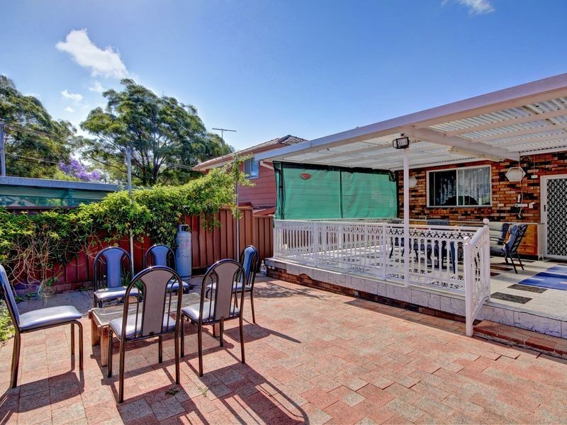 9 Clarendon Road, Peakhurst NSW 2210