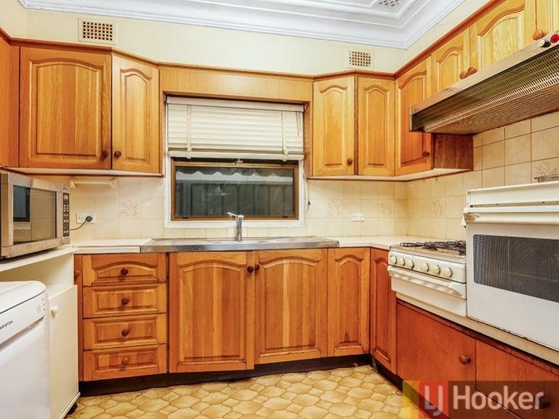 5 Ecole Street, Carlton NSW 2218