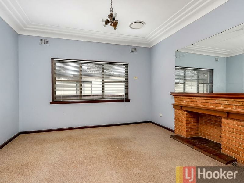 5 Ecole Street, Carlton NSW 2218