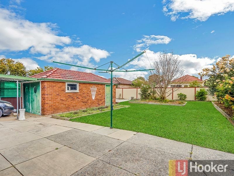 5 Ecole Street, Carlton NSW 2218
