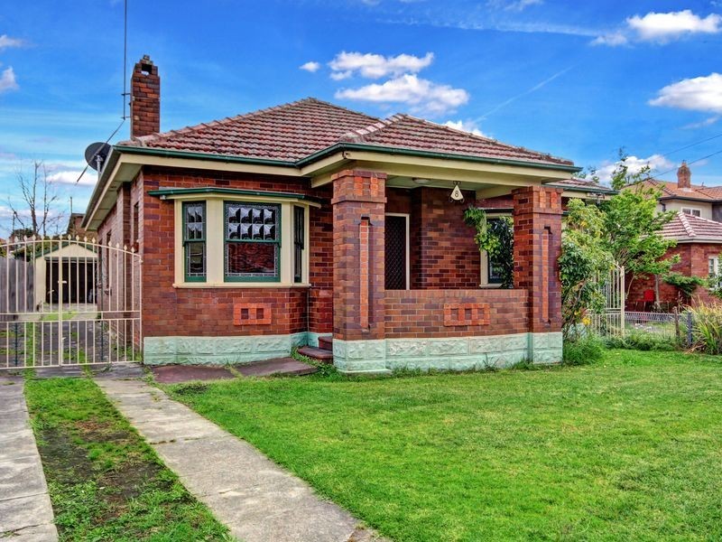 8 Frederick Ave, Beverly Hills NSW 2209