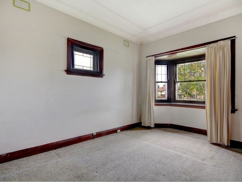 8 Frederick Ave, Beverly Hills NSW 2209