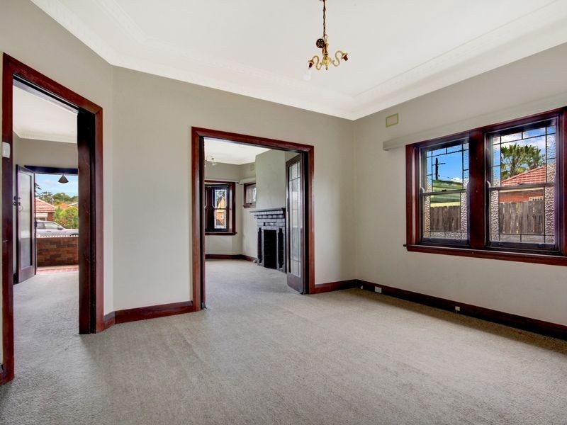 8 Frederick Ave, Beverly Hills NSW 2209