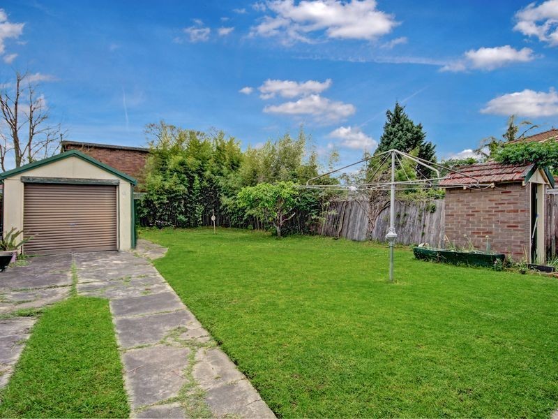 8 Frederick Ave, Beverly Hills NSW 2209