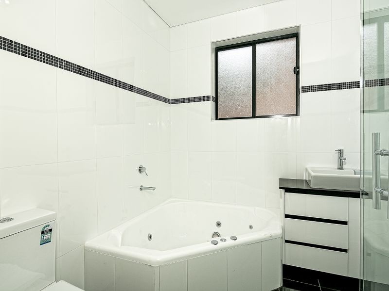 3/8 Charm Place, Peakhurst NSW 2210