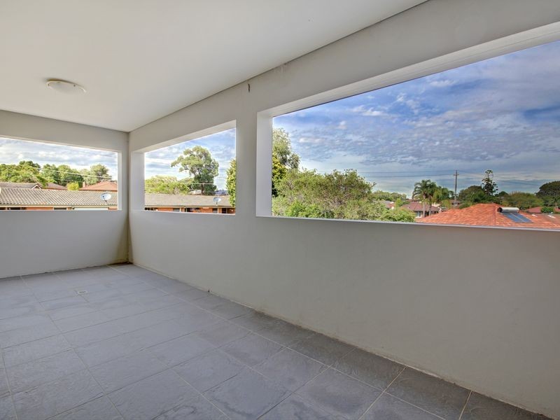 37 Jacques Avenue, Peakhurst NSW 2210