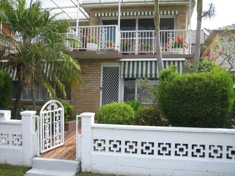 2/53a Cronulla Street, Carlton NSW 2218