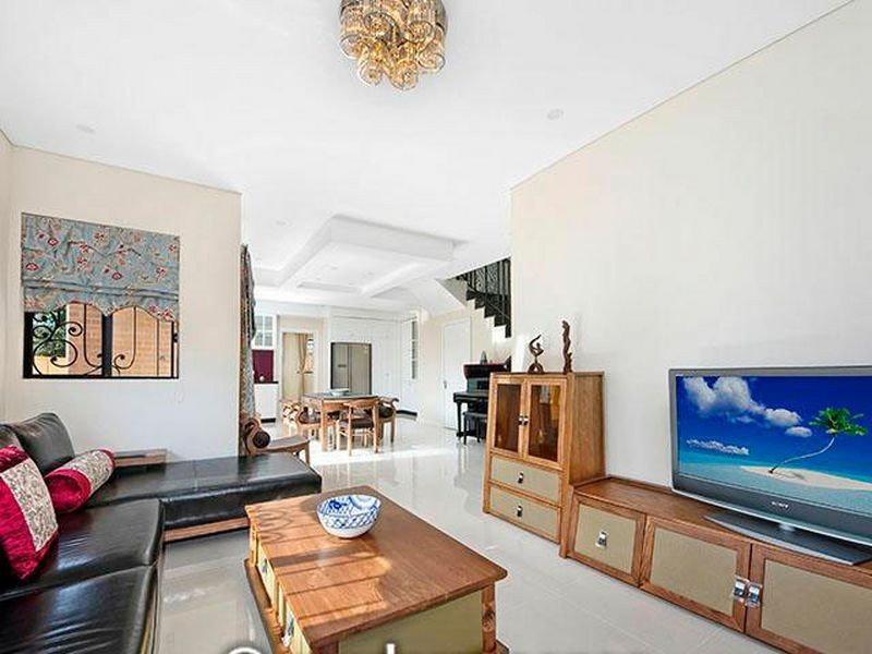 8 Lawrence Street, Peakhurst NSW 2210