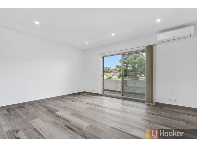 8/22 High Street, Carlton NSW 2218