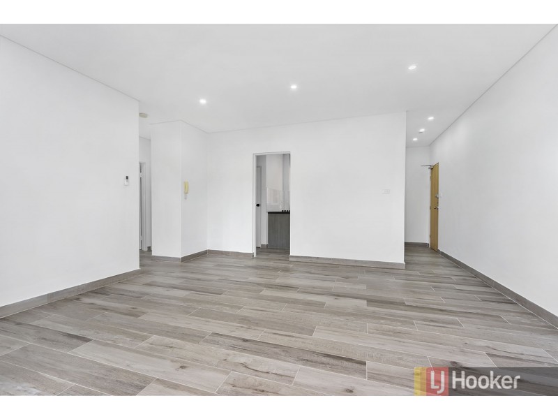 8/22 High Street, Carlton NSW 2218