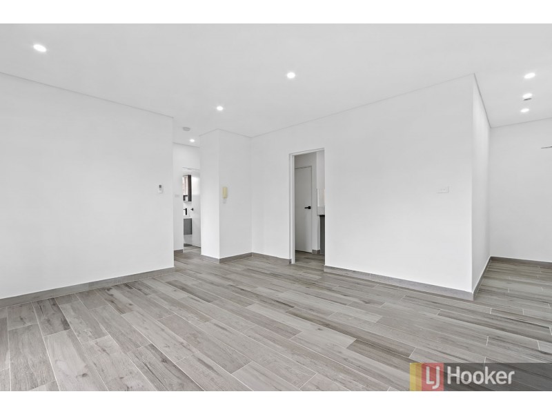 8/22 High Street, Carlton NSW 2218