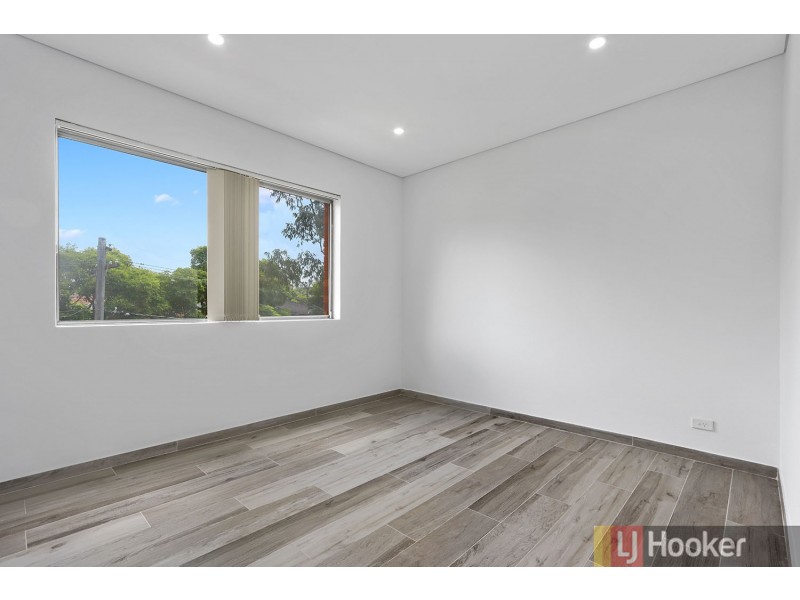8/22 High Street, Carlton NSW 2218