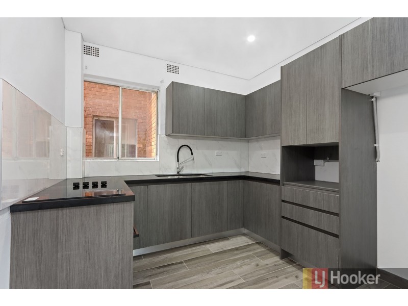 8/22 High Street, Carlton NSW 2218