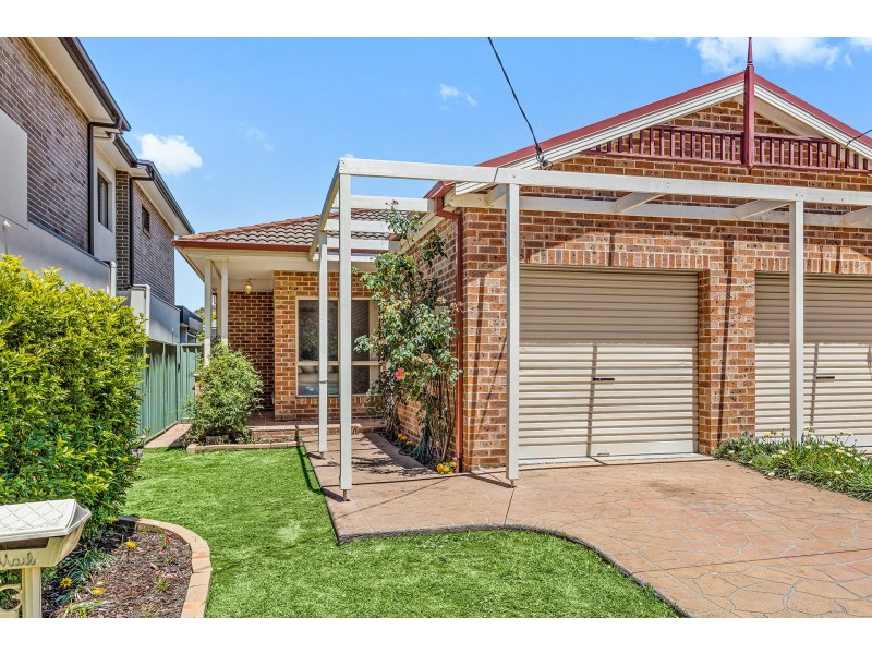 16 Peace Avenue, Peakhurst Heights NSW 2210