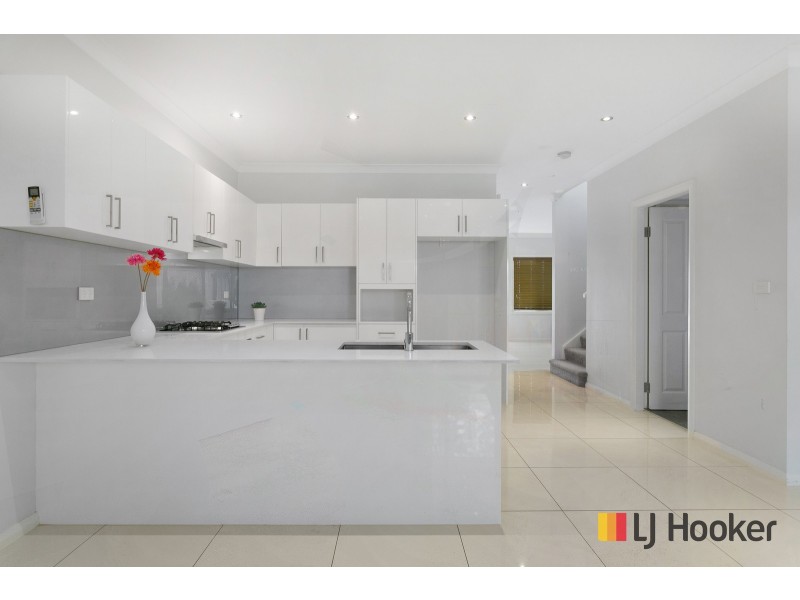 661 Henry Lawson Drive, East Hills NSW 2213