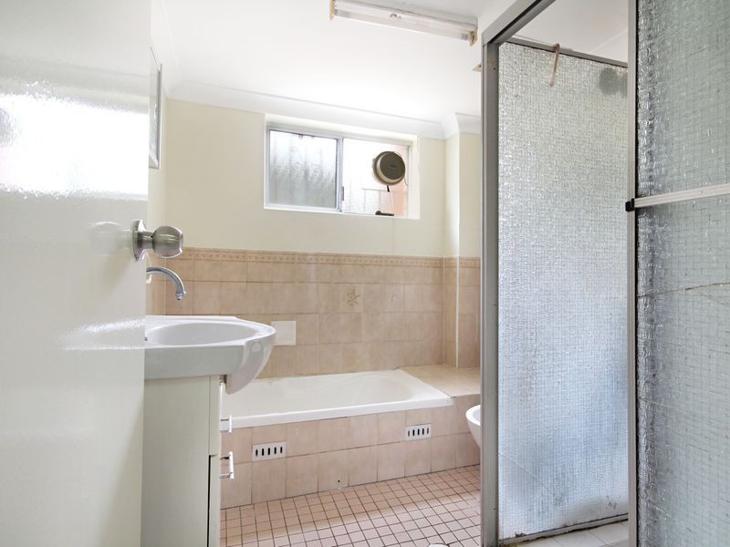 8/77 Woniora Road, Hurstville NSW 2220