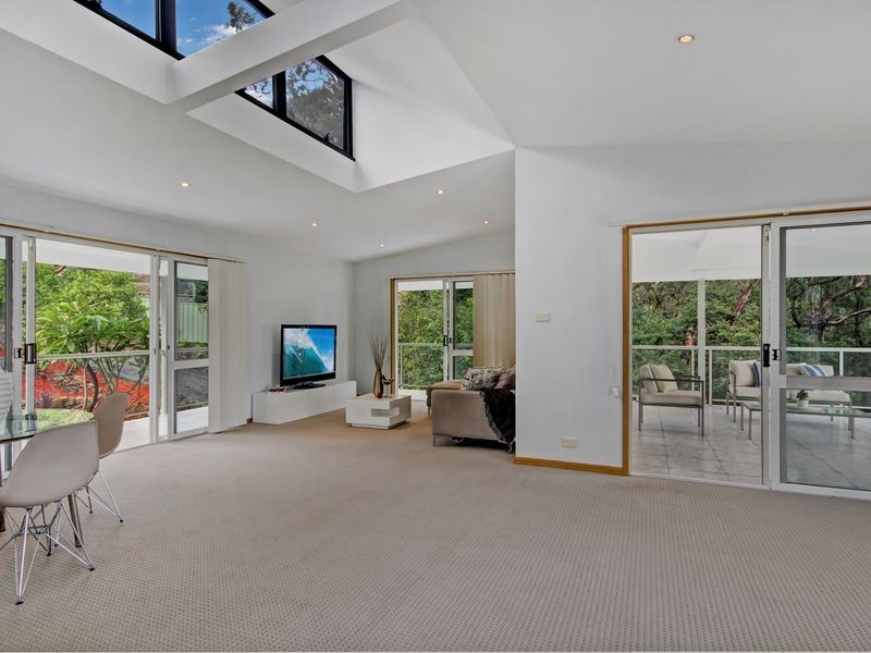 37 Grandview Cres, Lugarno NSW 2210