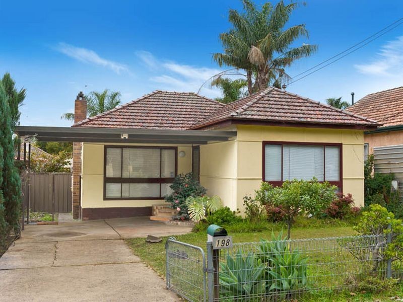 198 Belmore Road North, Riverwood NSW 2210