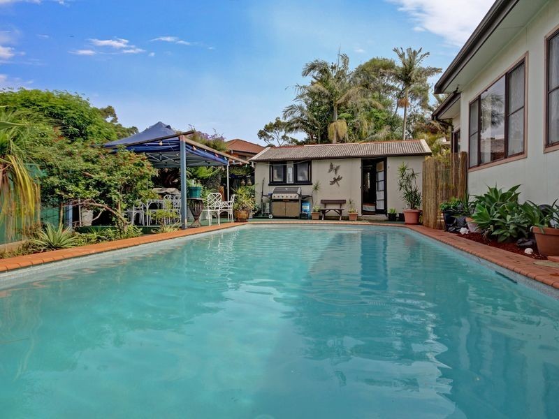 12 Forshaw Avenue, Peakhurst NSW 2210