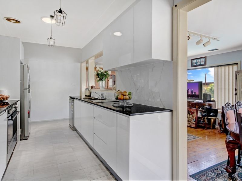 12 Forshaw Avenue, Peakhurst NSW 2210