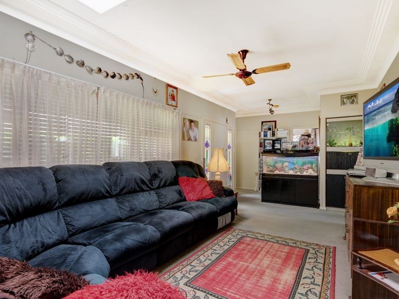 12 Forshaw Avenue, Peakhurst NSW 2210