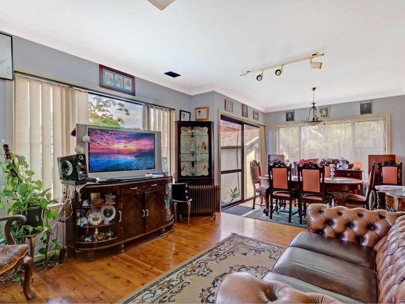 12 Forshaw Avenue, Peakhurst NSW 2210