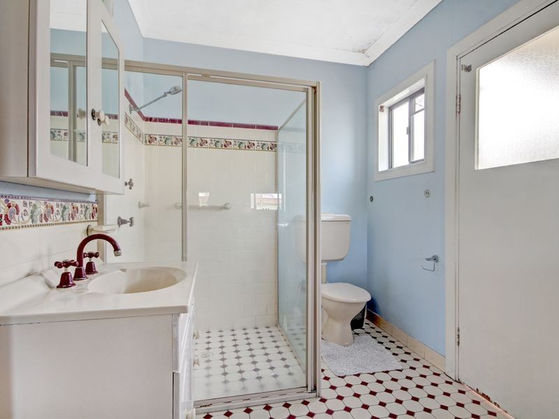 12 Forshaw Avenue, Peakhurst NSW 2210